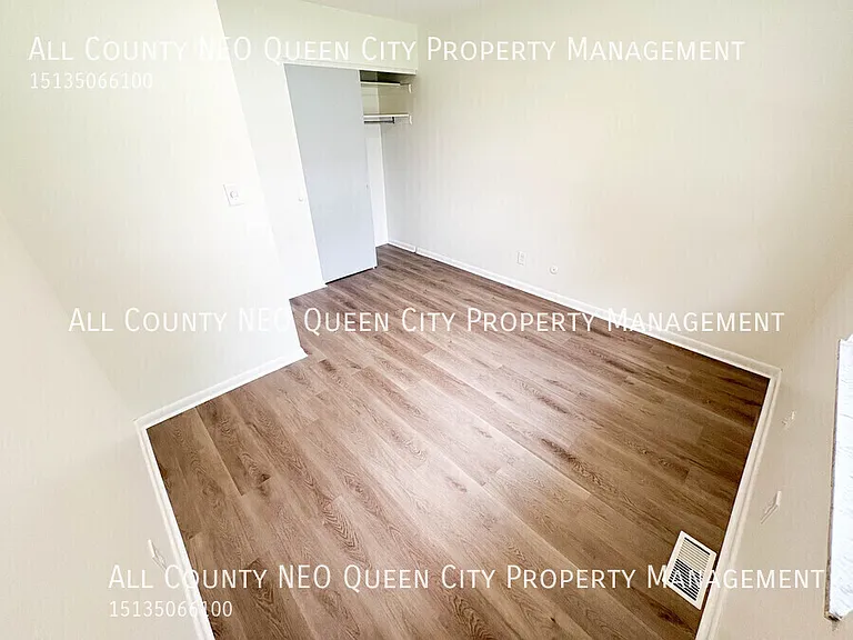 2725 McCall St — Photo 12