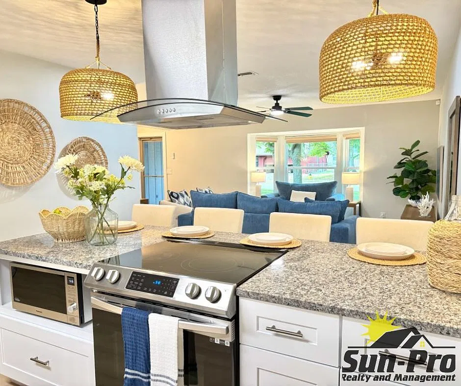 3 bed, 2.0 bath, 1518 sqft, $2,450 — Photo 3
