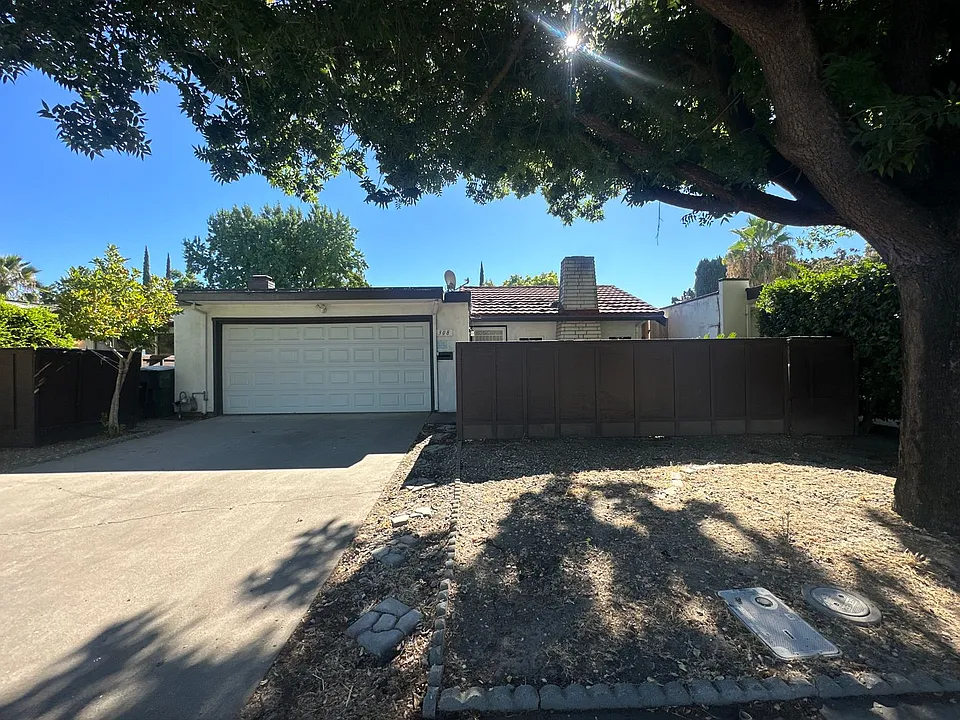 308 N Riverside Dr