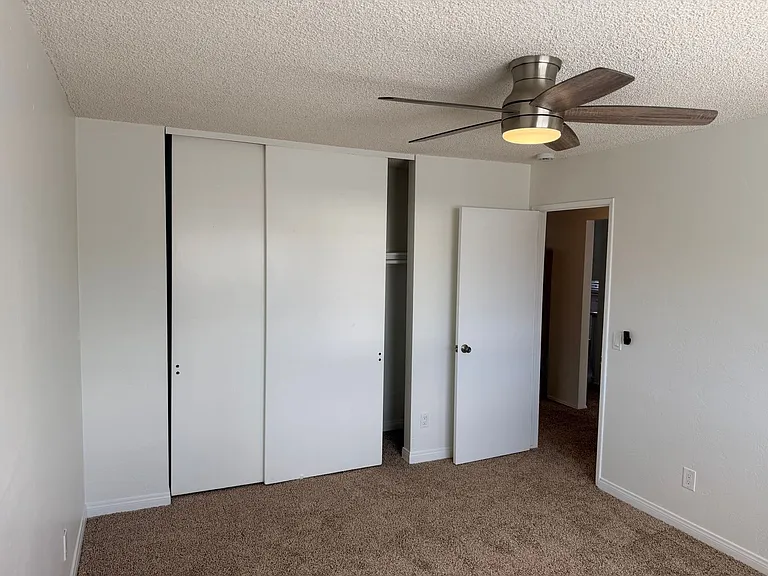 1115 Oxford Ct — Photo 10