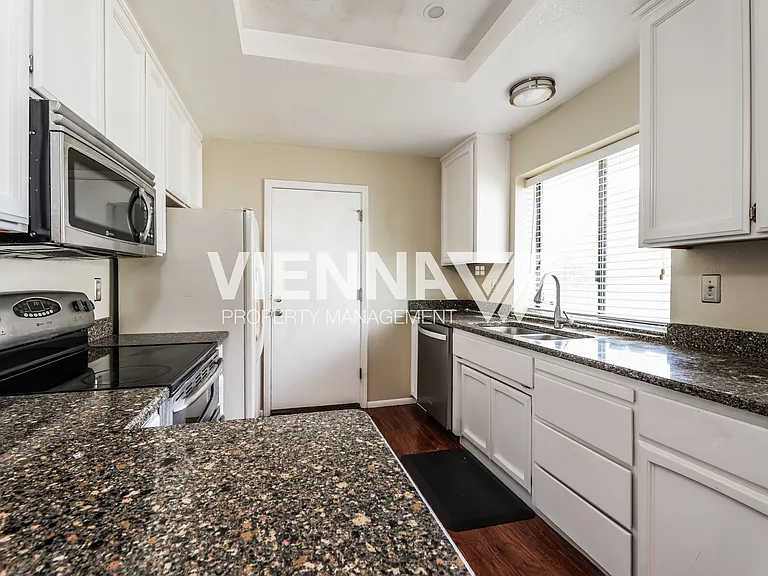3358 Brownlea Cir — Photo 6