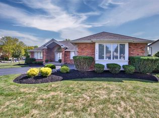 194 Meadow Spring Ln, East Amherst, NY 14051