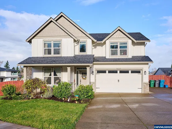 1021 Emmett Loop, Silverton, OR 97381