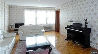 4th image of 2348 Linwood Ave APT 3P