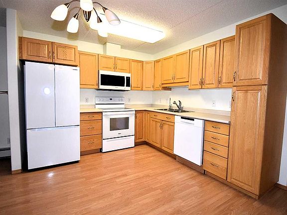 3rd image of 777 W 48th St #202