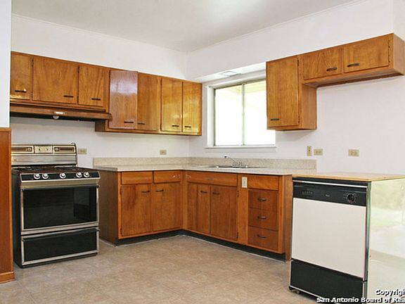3rd image of 4722 Duquesne Dr