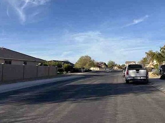 Exterior Neighborhood (street photo)