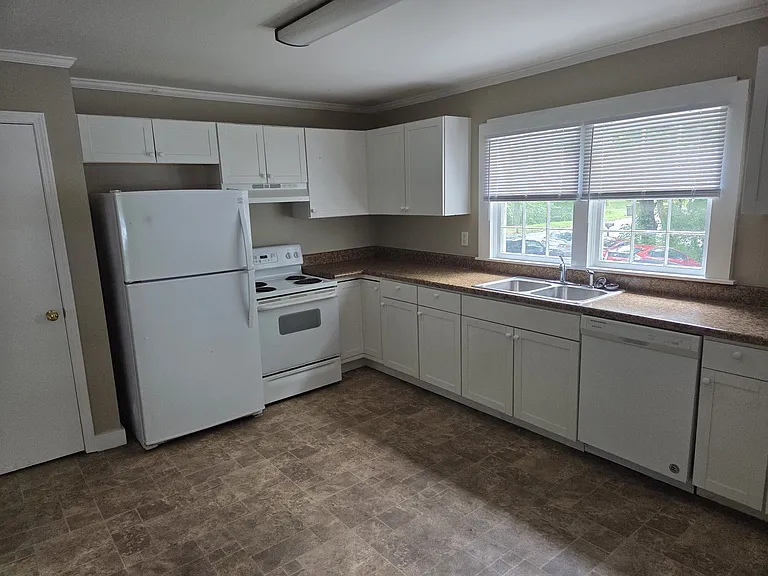 578 Harris St NW — Photo 4