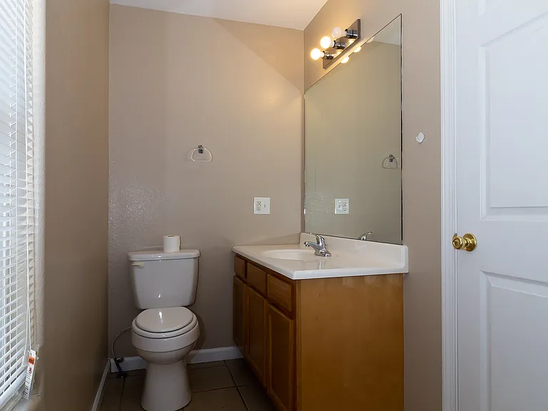 115 Sutton Dr #115 — Photo 2