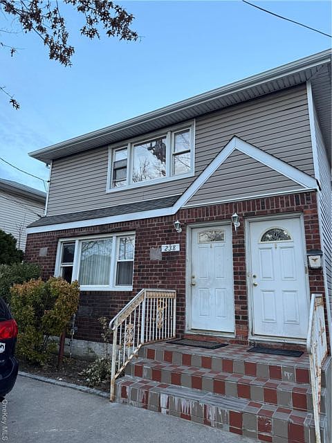 1st image of 238 Nassau Blvd APT 2