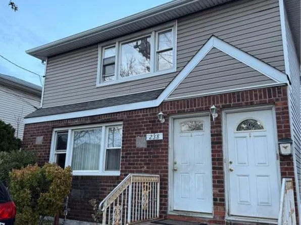 238 Nassau Blvd APT 2, Garden City S, NY 11530