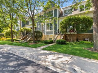 1937 Lynn Cir, Libertyville, IL 60048