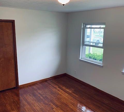 3rd image of 5892 White Pine Dr