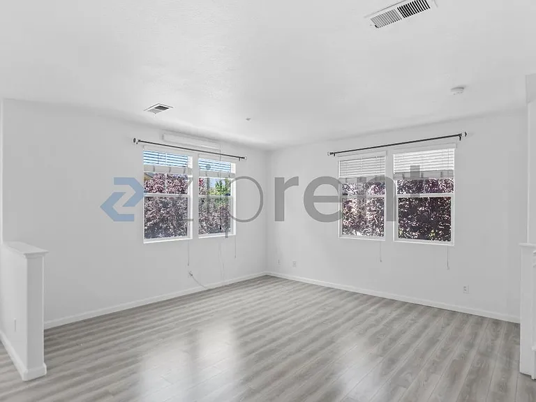 657 N Capitol Ave — Photo 5
