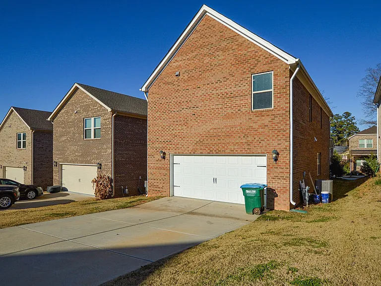 3215 Lisburn St — Photo 36