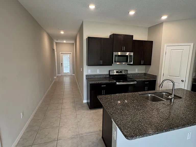13009 Majestic Garden Ln — Photo 20