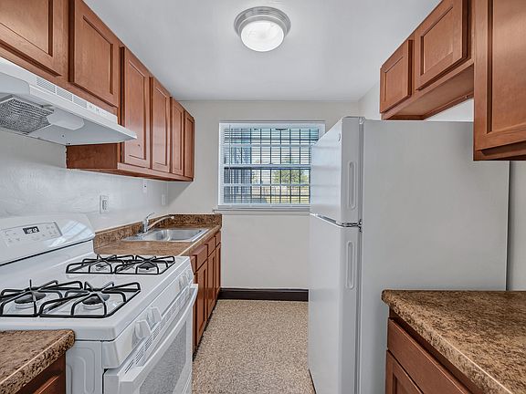 3rd image of 2413 14th St NE #12813