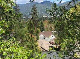 2233 SE Linden Ln, Grants Pass, OR 97527