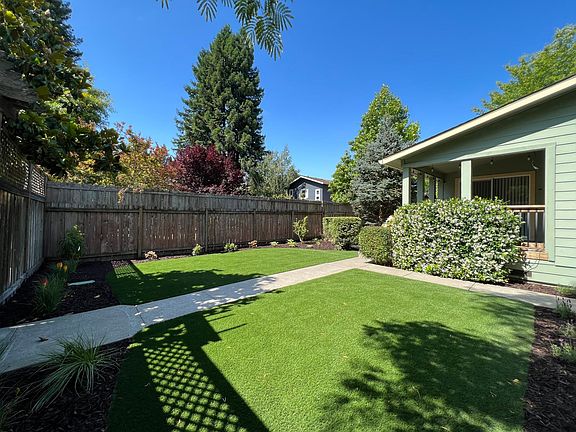 4th image of 16332 Valley Ln