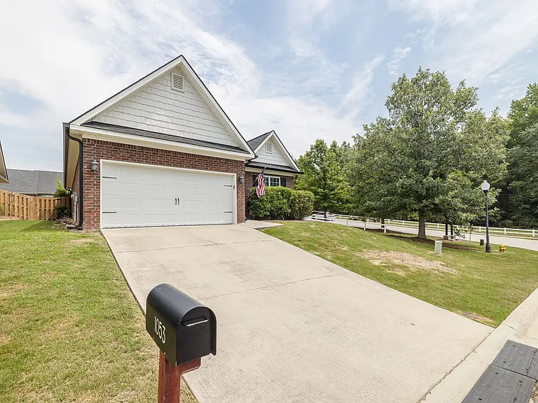 1053 Grove Landing Ln — Photo 3