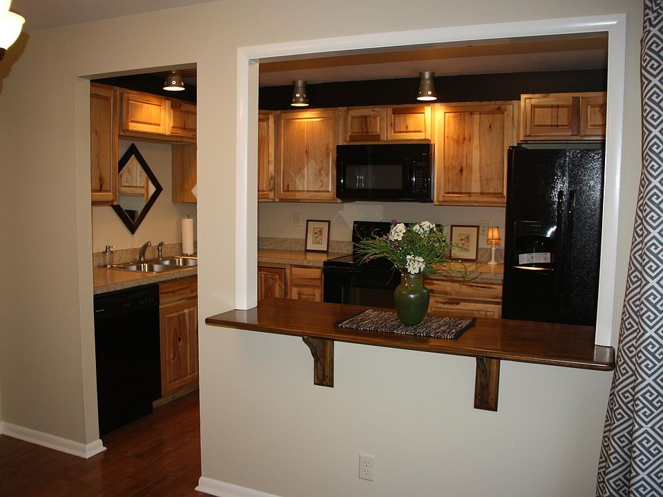 1st image of 520 Adrian Ct