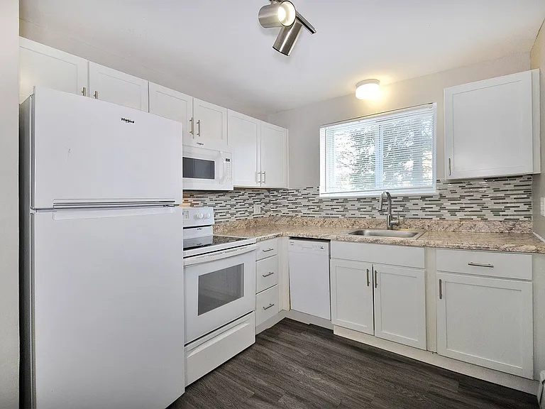 District Royal Oak Apartments — Photo 9