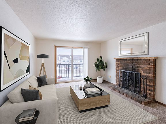 Fargo, ND Plumtree Apartments | Living