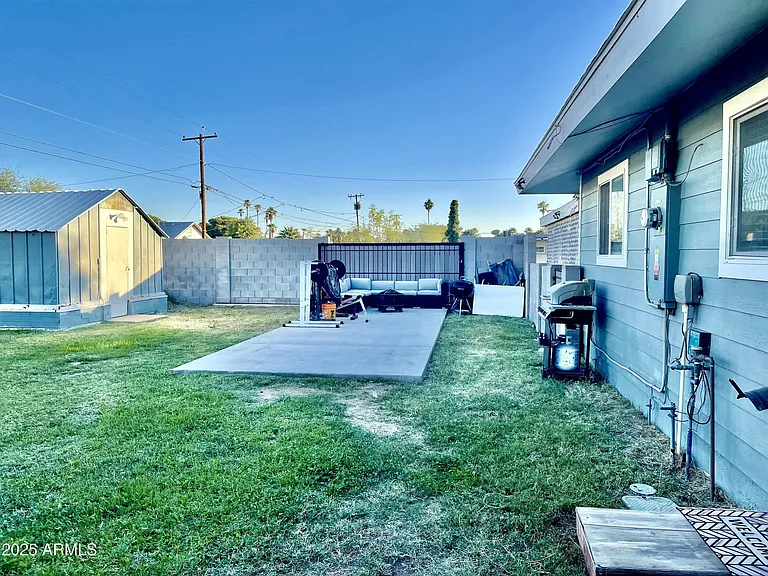 1100 N Brown Ave — Photo 16