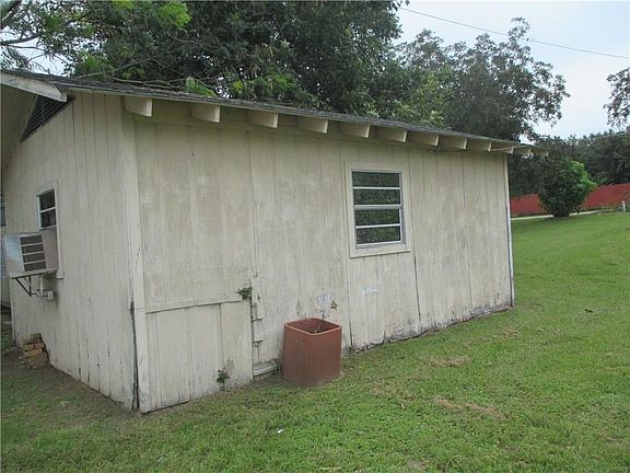 5th image of 414 Pecan Dr