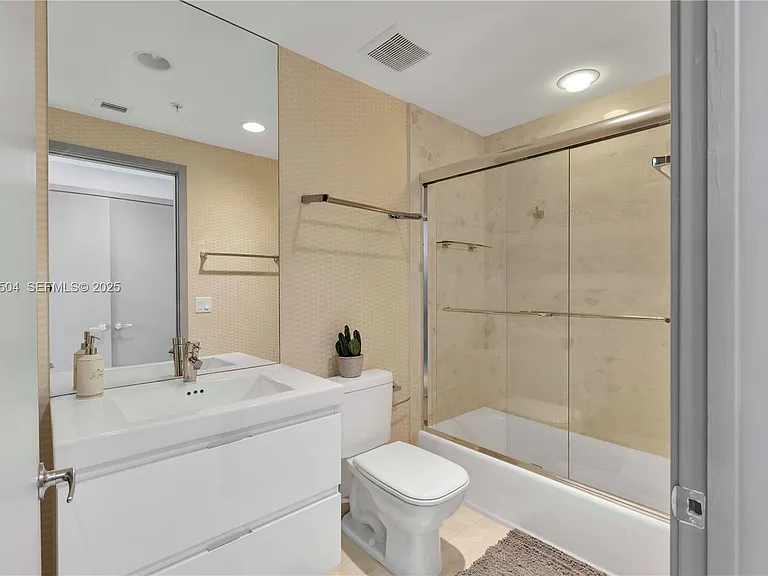 17111 Biscayne Blvd #1709 — Photo 9