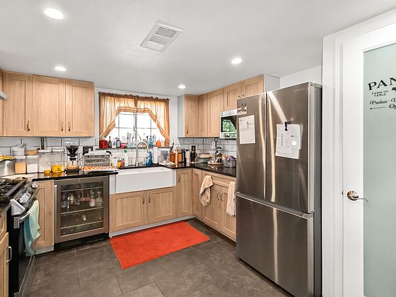 2nd image of 82 Diablo Dr