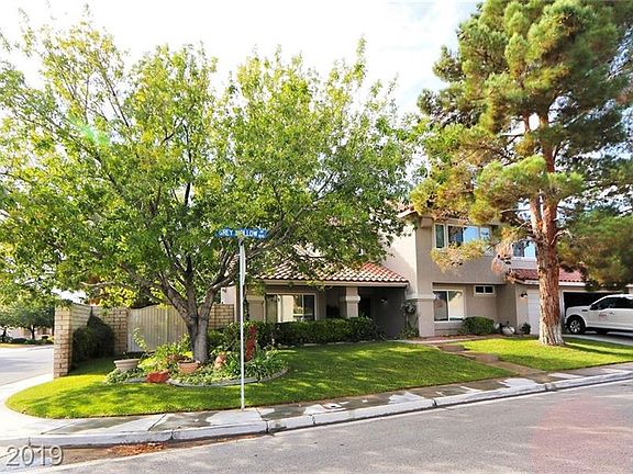 2nd image of 823 Grey Hollow Ave