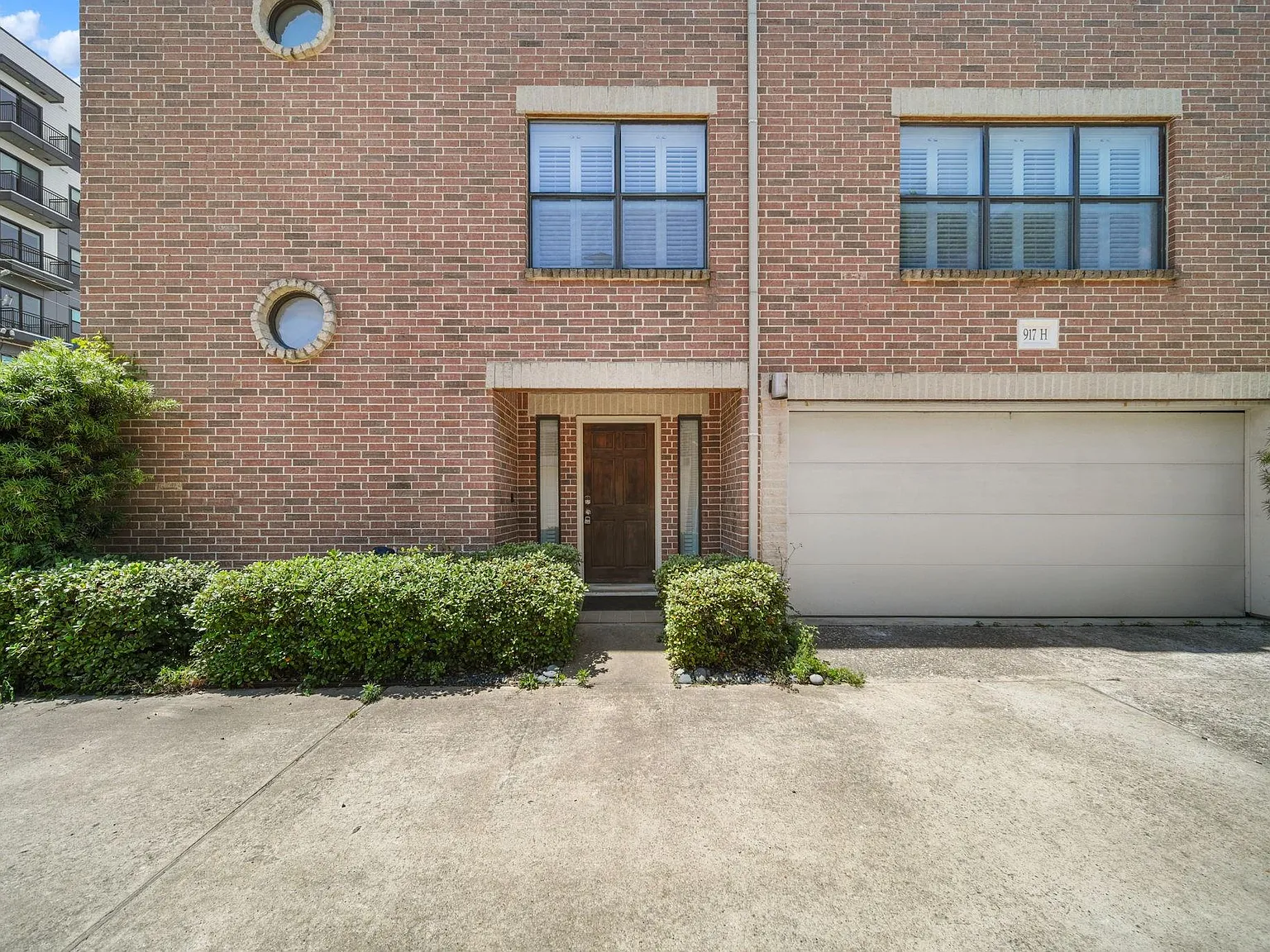 3 bed, 2.5 bath, 2089 sqft, $2,795 — Photo 3