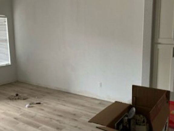 3rd image of 502 Sherwood Ct