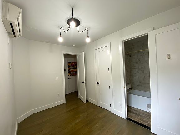 4th image of 961 Seneca Ave #1B