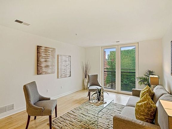 3rd image of 1115 H St NE #303