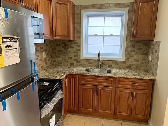 5th image of 914 E 106th St #2
