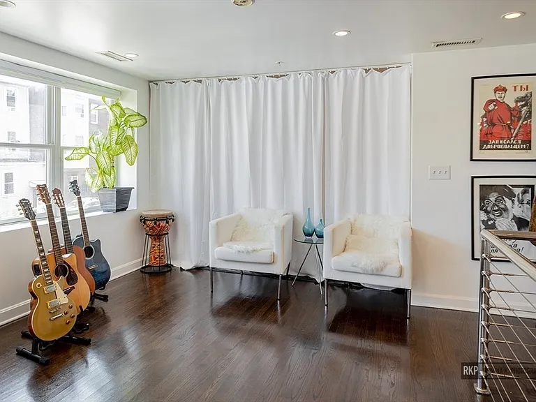156-160 Chelsea St #104 — Photo 9