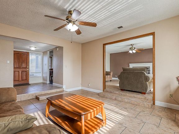 4th image of 2726 Bunker Hill Dr