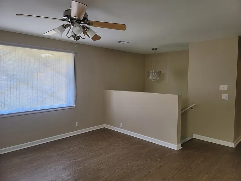 152 Chippendale Dr — Photo 5