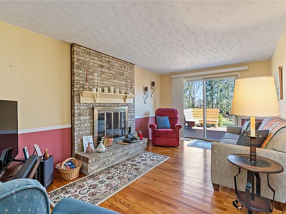 5th image of 171 Kelvington Dr