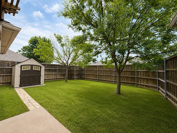2nd image of 1622 Lake Travis Dr