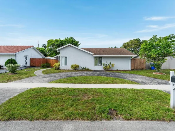 8250 SW 3rd Pl, Pompano Beach, FL 33068