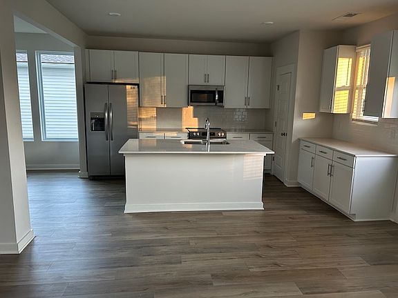 4th image of 922 Inverness Ln