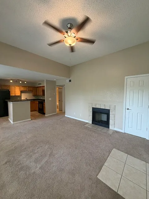 1 bed, 708 sqft, $1,300 — Photo 3