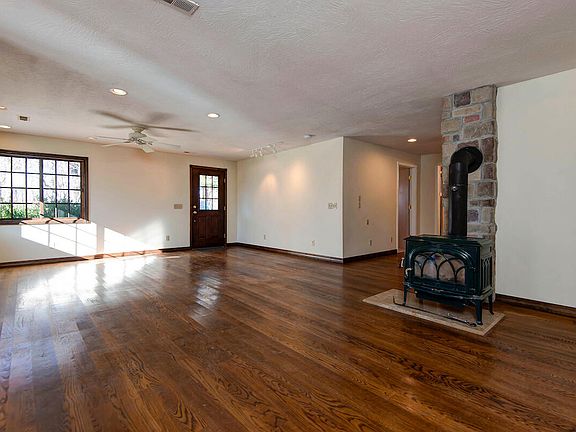 5th image of 1044 Andrews Road