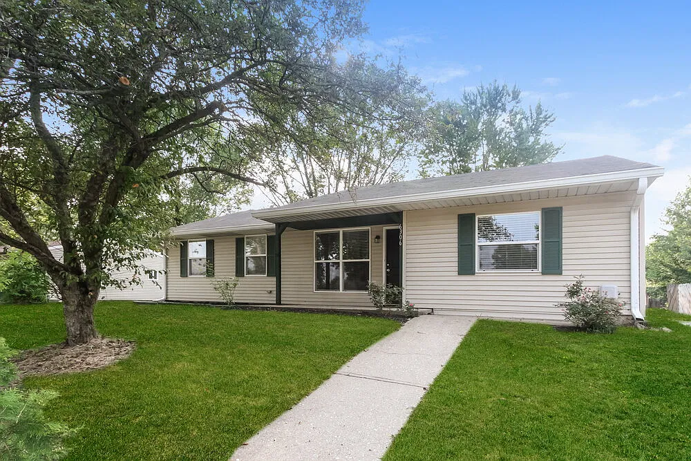 3 bed, 2.0 bath, 1390 sqft, $2,410 — Photo 3