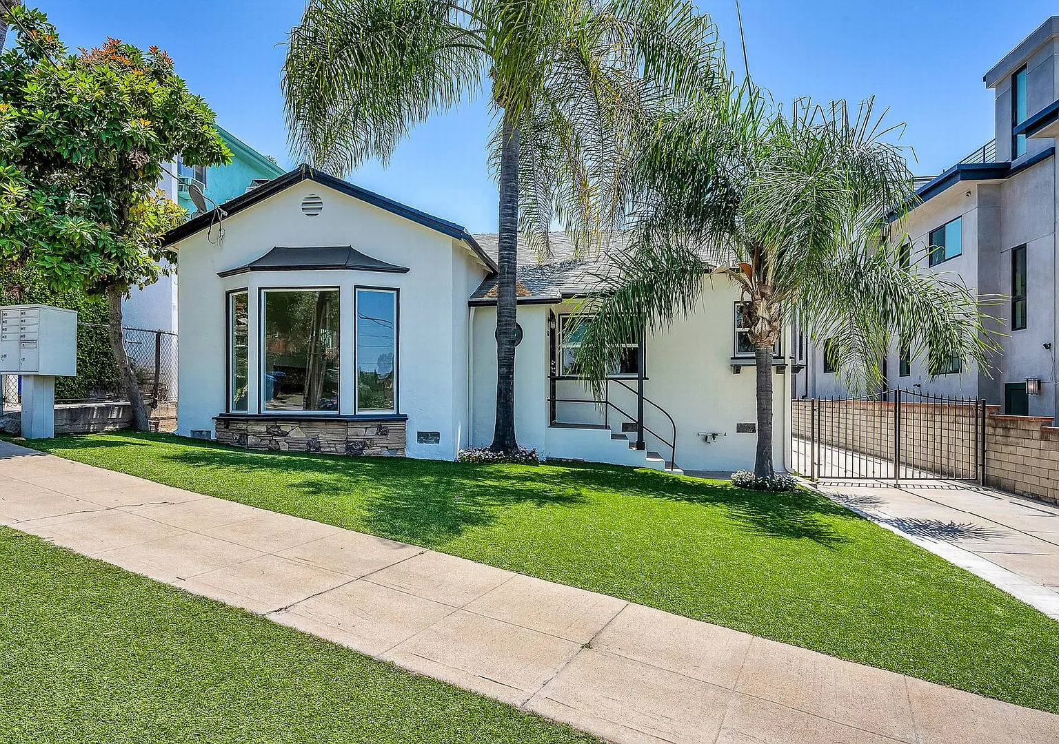 Stunning remodeled home in Silverlake!! — Photo 1