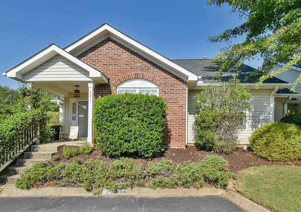 1st image of 221 Woodruff Park Ln