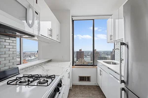 Rented by Corcoran | media 23